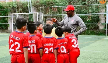 AMAOBI FOOTBALL ACADEMY: NƠI ƯƠM MẦM NHỮNG TÀI NĂNG NHÍ CÙNG HUYỀN THOẠI V-LEAGUE